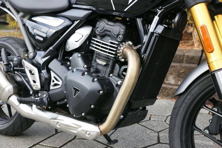 398.15cc̒PCGWDOHC4ouB╗̃tB܂Ă邪A₾Bc̃WG[^[OʂɑĂ