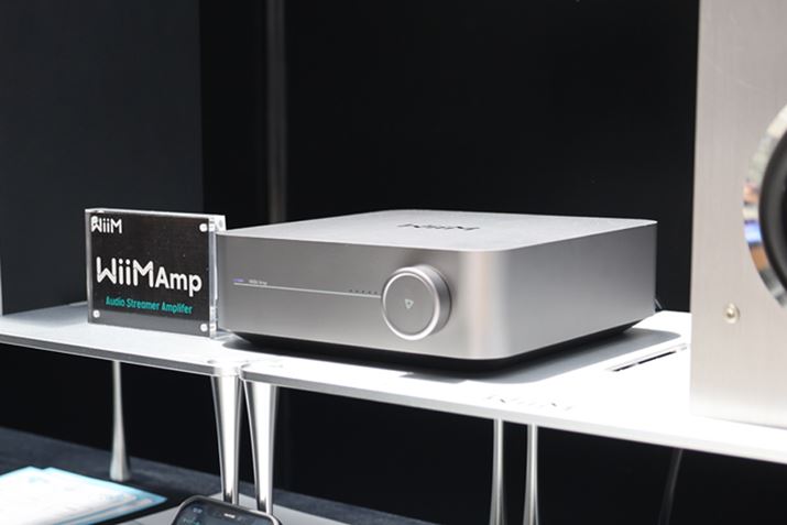 ^vCAvARCΉHDMI[q𓋍ڂuWiiM Ampv