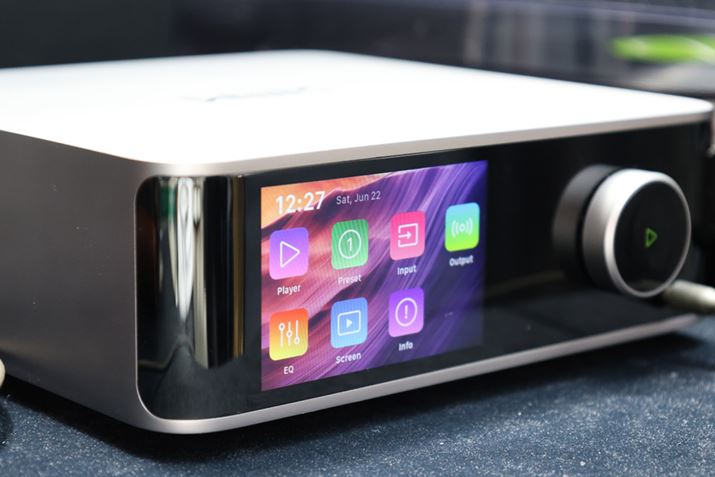 uWiiM Ultrav͉ʂ^b`plɂȂĂāA{삪\B{̉Eɂ̓wbhzo͂