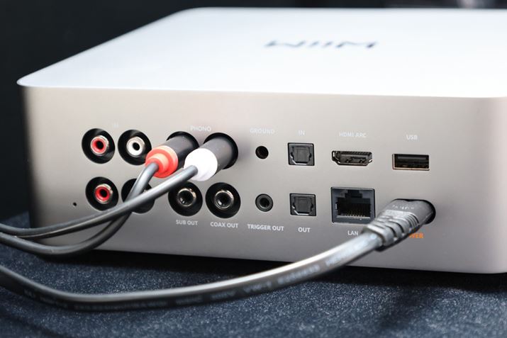 v[[ƌAwʂɂ̓AiO^fW^̓o͒[qBtHḿATuE[n[óAARCΉHDMI[qȂǑ͂ƂĂ[ĂBIɂ́AD/ARo[^[fqESSeNmW[uES9038Q2Mv̗pƂ|Cĝ悤