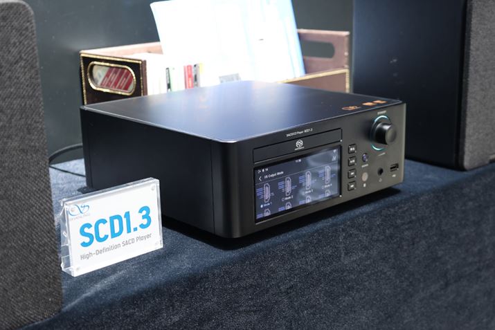 Shanlingł́A\ς݂SACDv[[uSCD1.3vWB280mmƂSACDv[[ƂĂ͒RpNg{fBBAiOo͂RCAAXLR𑕔BfW^o͂̓sATCύX\I2SiACXNGAGXjo͂ĂBlbg[N@\USB DAC@\鑽@\@BȂ݂ɃfBXNhCuǂ璲BĂ̂q˂ƂAOEMYŎgĂfbhXgbN𗘗pĂ̂ŁA݂ǂwĂ̂ł͂ȂƂ̂ƁBƂĂ[i
