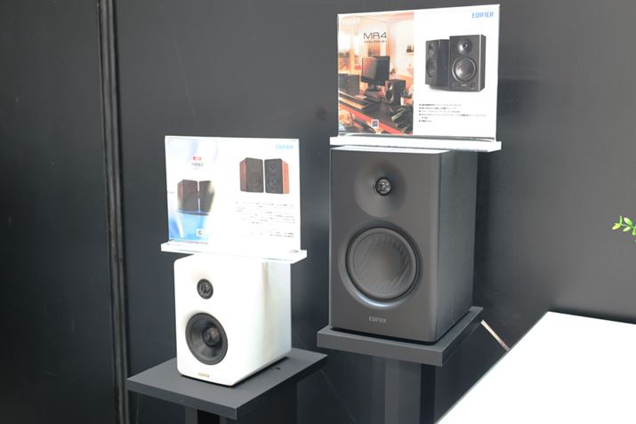 VANeBuXs[J[uMF60vijWĂB100mm̃RpNgTCYBÉuED-MR4vł̕140mmiˋN܂܂ȂuED-QR65v̕130mmjBuMF60v͏^ȂuED-QR65vlɃANeBuoCAvŋ쓮邱ƂB͒[qƂĂ̓AiOi3.5mmXeI~jĵقAUSB Type-CB96kHz/24bit̃nC]MɑΉB܂ABluetoothR[fbNLDACɂΉƂB≿i͖肾