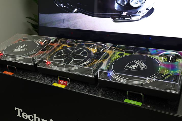 uSL-1200M7Bv̓IWACG[AO[3FWJ