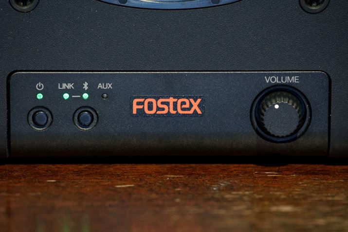 Rch̃tgplɂ́AdiIF΁^X^oCFIWjA͐؂ւiBluetooth^AUXFAiOjA{[mu𓋍