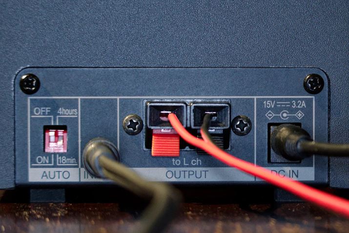 Rch[q悭ƁA[ɓdI[gIt̐ݒpӂĂ܂Bׂ3.5mmXeI~j́Bd̋͂瑤݂̂OK