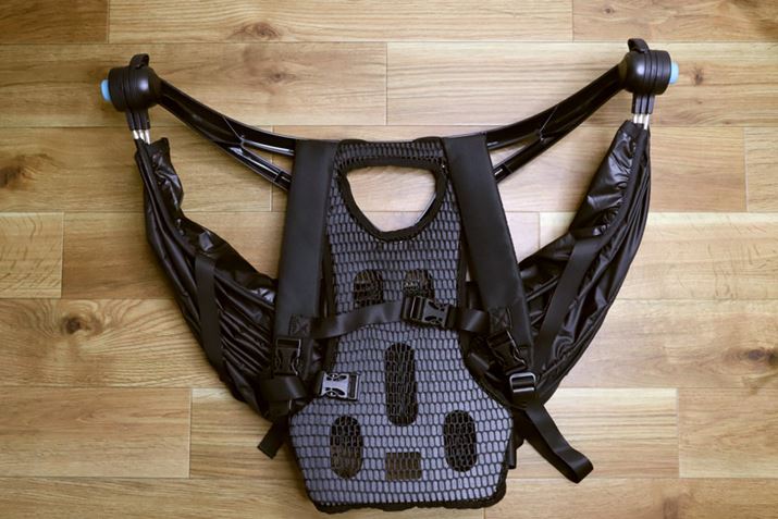 TR[unYt[wPvBÔƂAbN̂悤ɔwĎg܂