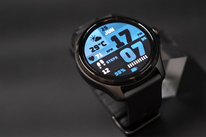 VvȃfUCƃ}bgȎAiȍĂ܂