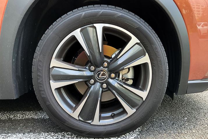 ^ĆA_bvuSP SPORT MAXX 050vi225/50R18jĂ