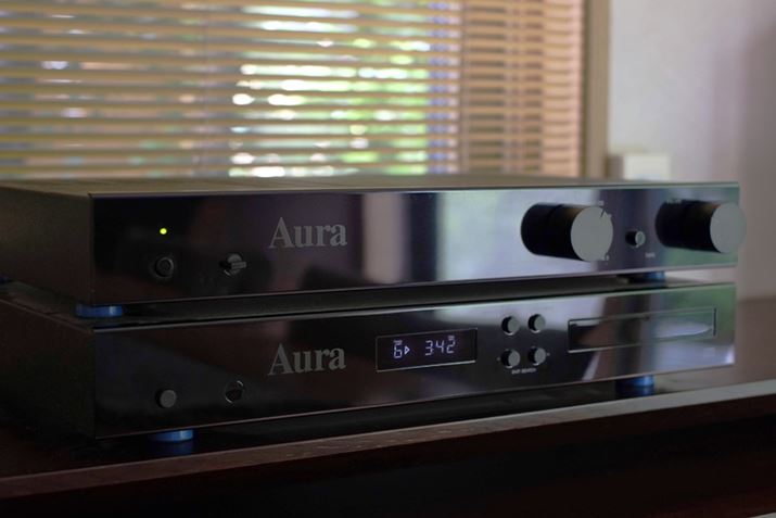 RNVAura DesigníuVA-40vȊOۊǂĂB͍dグ́uUK BlackvdlBuVA-40vƂ̓SقȂ