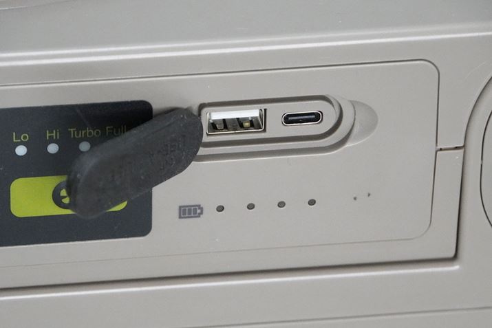 USBP[uACA_v^[t܂A}[dƂ́AUSB PDΉUSBP[uACA_v^[pӂ܂傤B[d̐iśA|[g̃vŊmF\B[d24ȉ1ڂ_ŁA25`49O2ڂ_ŁA50`75O3ڂ_ŁA75ȏ4߂_łA[dɂȂƂׂẴv_܂