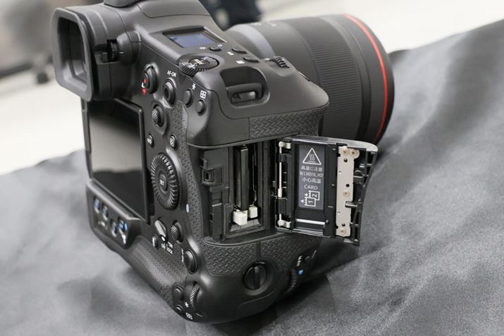 Lm̃~[XƂĂ͏߂CFexpress Type B[J[h̃fAXbg̗p