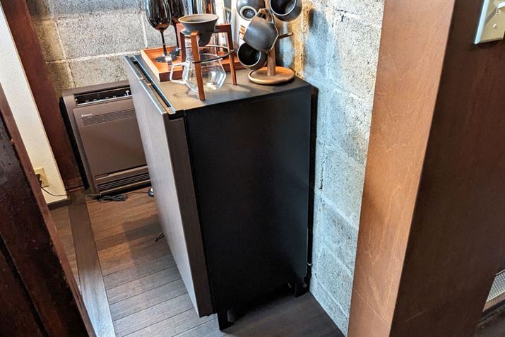 ①ɂƂĂ̎g肪悭AłĎ͂̃CeAƒaAꏊłɂ悤TCYlB{̃TCY600ij×450isj×820/913ijmmŁAdʂ30kgłBEAwʂ2cmA㕔10cm̕MXy[XKv