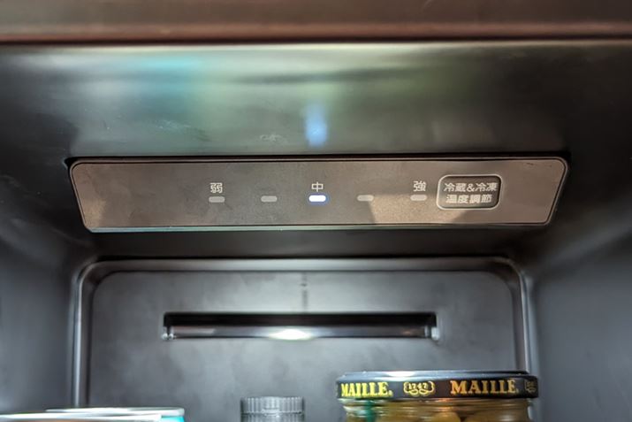 Ⓚ-18x܂ŗ₹鐫\mۂĂ̂ŁAACXN[XSēĂ܂Bɓ̉x5iKŐݒ\BNԏd͂240kWh/N