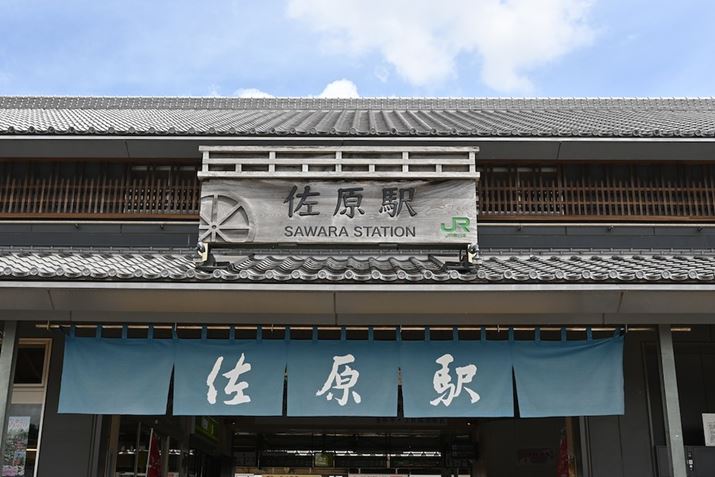 JRwBw̓͂܂ŒƂ̌֌̂悤BJRw܂łJRcw30قǁBsԂŌꍇAEG܂ł130قǂłBw獂oX^sĂ܂Z fcANIKKOR Z 28mm f/2.8AF8A1/1000bAISO400A-0.3EVAzCgoXFI[g1i͋CcjAsN`[Rg[FX^_[h