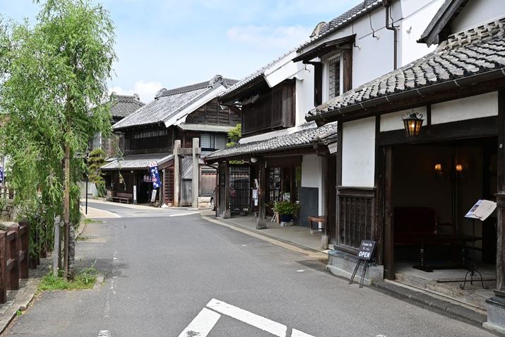 쉈ɂ͗jI̒Ƃmx[VčꂽXg₨yY̎pBX͂ȂĂ܂Z fcANIKKOR Z 28mmAF7.1A1/200bAISO100A+0.3EVAzCgoXFI[g1i͋CcjAsN`[Rg[Fi