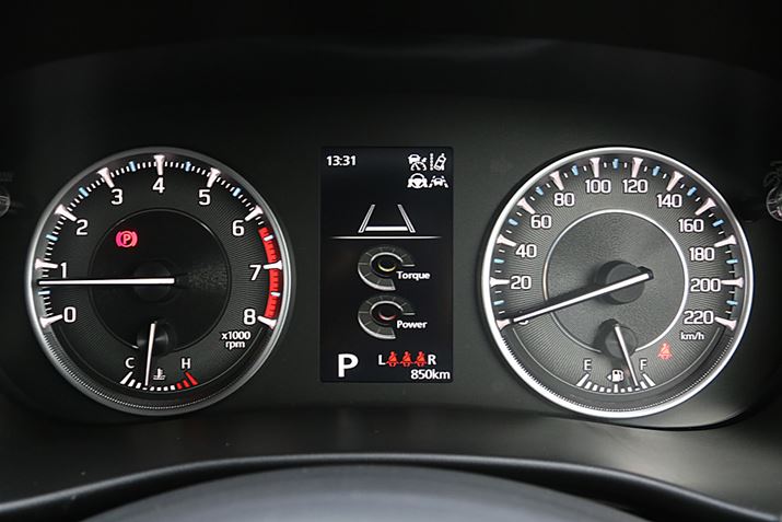 [^[̓I[\hbNXȃ^CvȂ̂ŎF悭ACpl̃fBXvC₷B܂AATo[͑OɃXChň₷AXCb`ނ̑쐫GȂ͖̂̂ň₷낤