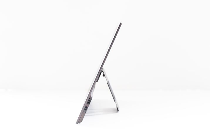 ݂͍Ŕ3.9mmBł12.4mmƂȂBX^hJAĂ݂Ɩ{̂̔ۗBS̓IɔAdʂ̂dɂ܂Ƃ܂Ă邽߁A芴