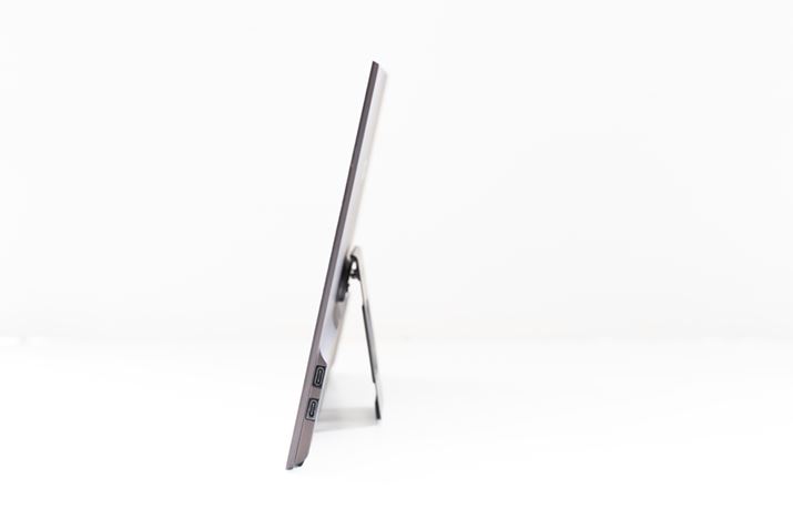 X^h͖iK̂߁A{̂ɑ΂80x̊px܂ŊJBڂ̈ʒue[u̍ɍ킹AfBXvCplœKȊpxɕۂĂ̂ŁAɂ[NXy[X₷BA̎ʐ^̂炢܂ŐɊ񂹂ƈ萫ɂ⌇