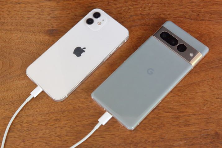 ́uiPhone 12vAndroid[GoogleuPixel 7 ProvւƁAP[uڑł̃f[^ڍs݂
