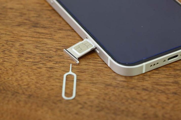 uiPhonev̑ʂɂ錊ɃsނƁAJ[hXbgɍڂԂSIMJ[ho