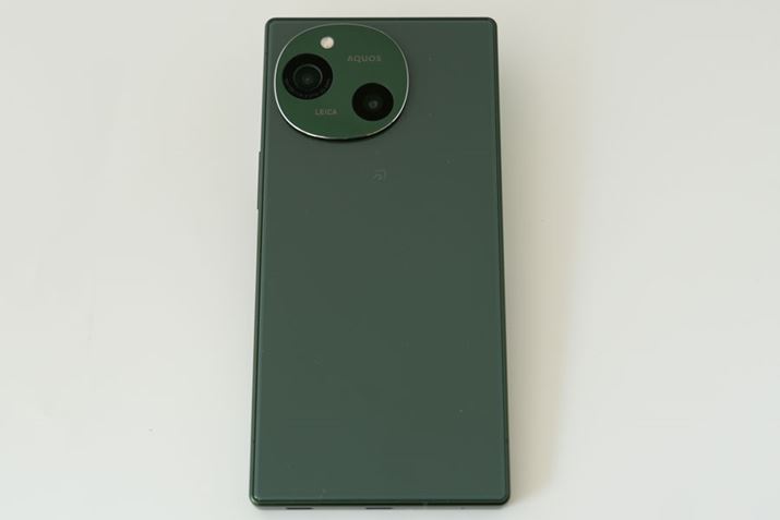 J͎RȐň͂AVfUC̏ےƂȂĂBTCY͖75ij×156ij×8.9ijmmŁAd͖195g