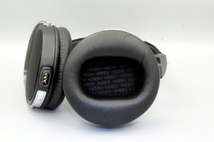 nEWOBpbh̒AJo[̉Ƀjbg  