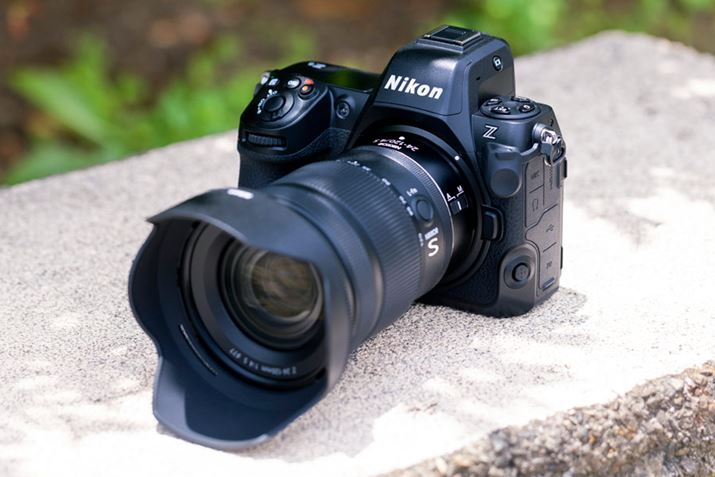 ́AjR̃tTCY~[XJuZ8vƁAJF4ʂ̕WY[YuNIKKOR Z 24-120mm f/4 SvgpBuNIKKOR Z 24-120mm f/4 Sv́A|[g[gBeł͏œ_120mm̒]܂őΉł̂ꂵBdʂ630gƌyʂȂ̂ŌyɎBeɗՂ߂