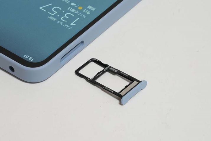 J[hgCɂnanoSIMJ[hƁAő1TBmicroSDXC[J[h𑕒ł܂