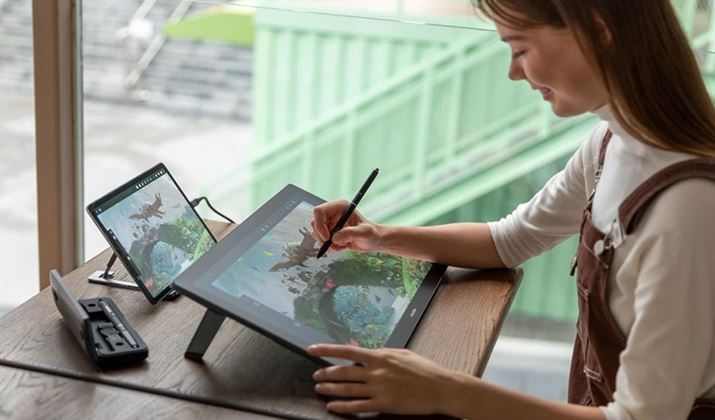 uKamvas Pro 19ṽTCY448.9ij×272.4isj×21.3ijmmŁAdʂ2kgBty^ubgƂĂ͑傫A傤ǂ悢TCYBWindows 10ȍ~AmacOS 10.12ȍ~AAndroidALinux̊eOSɑΉĂ