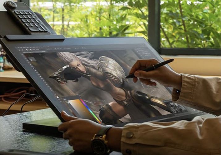 4K UHD̍𑜓x\ɑΉ邤AFČɂBFԂOSDj[Ŏyɐ؂ւ̂g₷_