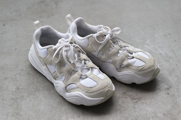 {i̓XEF[hfނɂ͎g܂񂪁Aʐ^̂悤ɑfނĂXj[J[̏ꍇAXEF[hfވȊO̕@łȂLCɂȂ܂