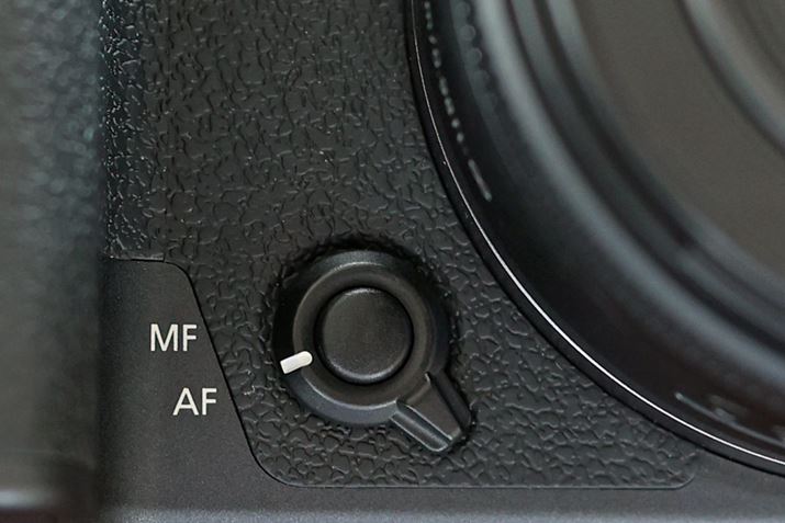 Ȃ݂ɁAgpYɂAFMF؂ւtH[JX[hXCb`ڂĂ܂B@\؂ւꍇ̓Jő삵܂BuEOS R7v́AObvƃ}Eg̊ԂɃXCb`pӂĂ܂