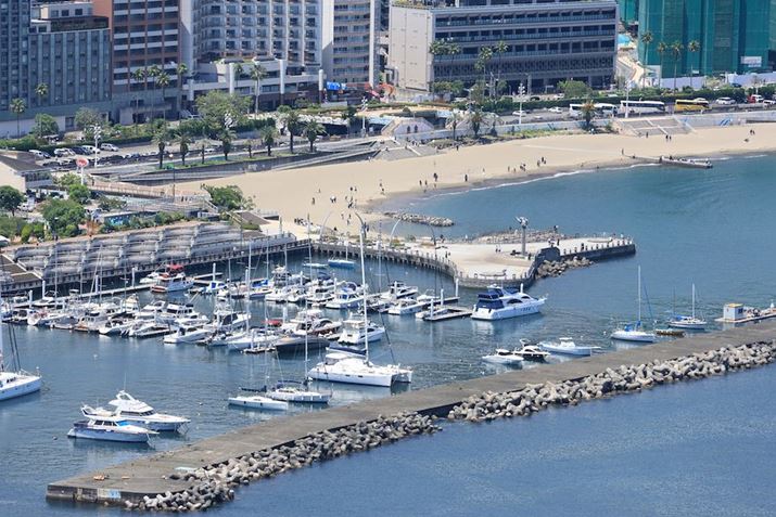 ʒu獡x͖][240mmŎBeBbg茩Ă܂B{Y[YƂďœ_ꂾJo[łΗŏo悻̔ʑ̂ɑΉł܂EOS R7ARF-S18-150mm F3.5-6.3 IS STMA150mmi35mmZ240mmjAF8A1/250bA+0.7EVAISO125AzCgoXFzAsN`[X^CFi