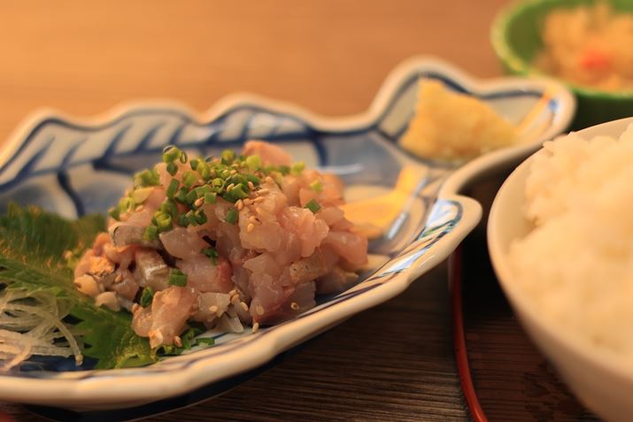 `̓AŴH܂EOS R7ARF50mm F1.8 STMA50mmi35mmZ80mmjAF2.2A1/160bAISO100AzCgoXFzAsN`[X^CFi