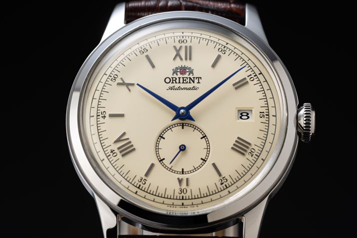 bjɃ}bghA[}CfbNXA2[̕ڐ肪܂āAtFCX͐̂̌vނ̂悤BƂɃAC{[́uRN-AP0105Yviʐ^j́AoNŕϐFre[WEHb`v킹܂