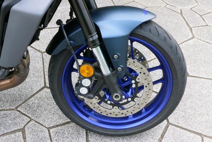 tgTXyṼol[g͏]f荂ȂBヂfňVꂽyʂȃzC[uSPINFORGED WHEELv͈̗p