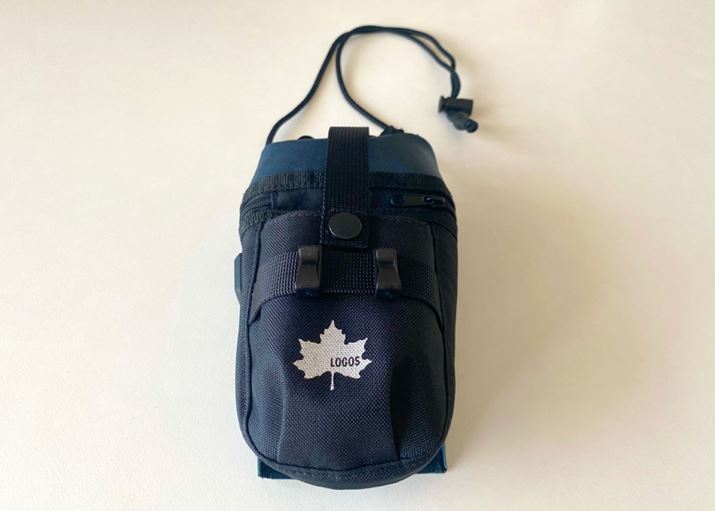 S̏㕔ɕtĂ2{̃tbNɒځBוԂ炳邽߂ł͂ȂAߗނ̐Œ肷邽߂̃fBe[ł