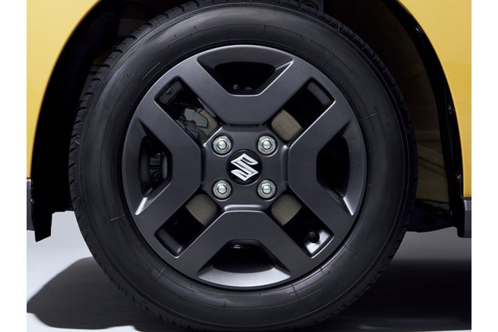 V^uXy[VAMAvɕW14C`A~zC[́AuXy[VAJX^vƂ͈قȂpfUC̗pĂ