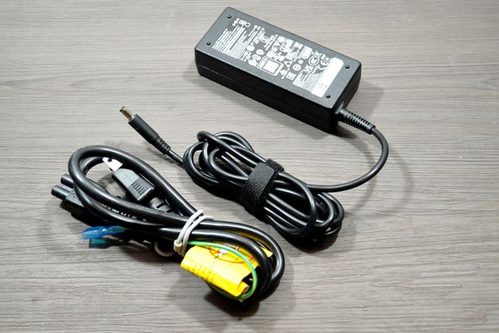 tĂACA_v^[65WŁAقǑ傫͂܂BA悭2jbg^CvȂ̂ŁA^Ԃ̂͂ʓ|łB{̂USB Type-C|[gPD[dɑΉĂ̂ŁA^їpƂď^65W USB[dUSB Type-CP[uʓrpӂقKł傤