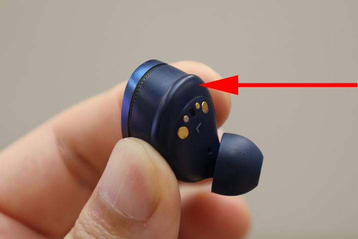 łȂAfƂfUCɂȂ͂ꂽBghIӖłȂA̐l̎ɃtBbg悤AfUCĂƂ̂ƁB󕔕̓tB̃SfނɂȂĂāAɈ|悤ɑ