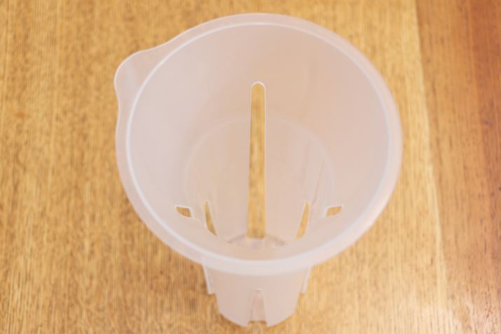 킩痎R[q[́AX̓ACXXg[i[ցBACXXg[i[̑ʂɂ̓XbgA}₳ꂽR[q[|bgɏoĂ܂