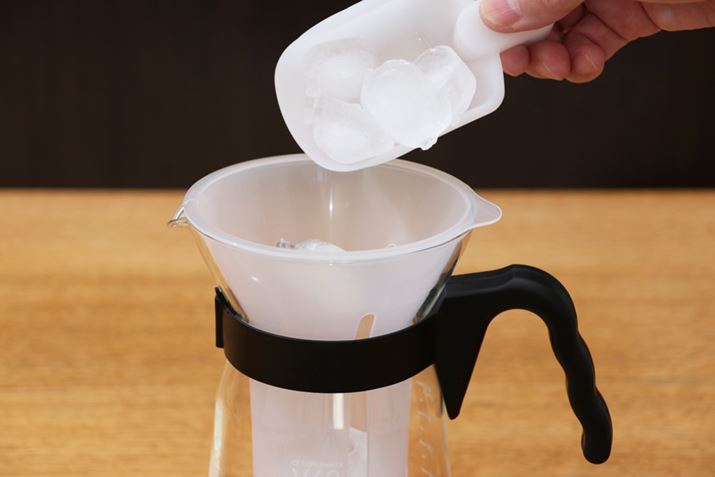 ACXXg[i[ɕX܂BʓIȉƒpXMōX̖ڈdʂ́A1̑傫30×25×25mmȂ15gA45×25×25mmȂ25gƂ̂ƁBM҂̉ƂōX͏߂̂ŁA4t̂23gp܂BȂA4t🹂ꍇAACXXg[i[̂т܂ŕXƂ@łOK