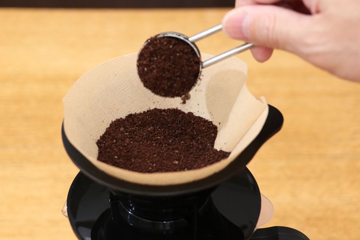 y[p[tB^[ɃR[q[ꂽAhbp[yEɐUăR[q[𕽂ɂȂ炵܂BȂAgpR[q[́AACXR[q[ɓK[̒ה҂B4lȂ̂40g܂