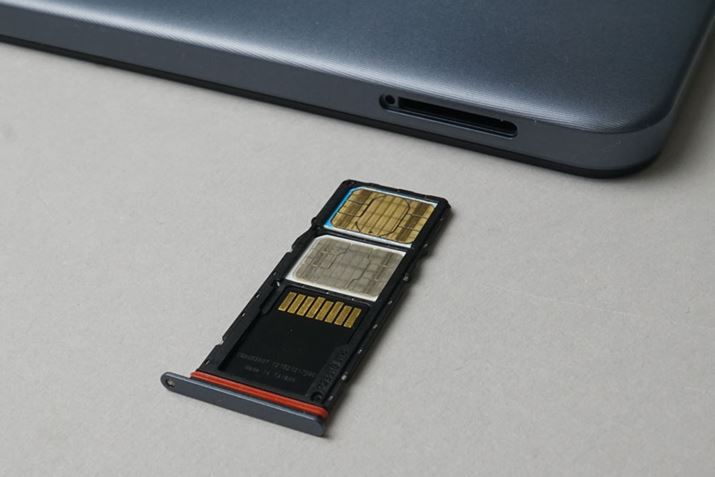 2nanoSIMXbg𑕒ȂA[J[hpłgvXbg