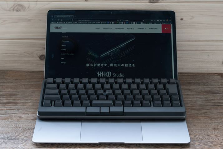 MacBook Air 13̏ɒuĎgƂłBLbNX^h͗Ăɕuɂ邱