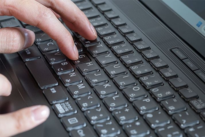 uObvƉL[BŌ̓J^J^nŁA͍