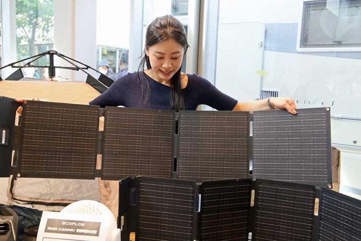 [ɃX}[gtHւ̋d[qARpNgȐ܂肽ݎ̃\[[pl\