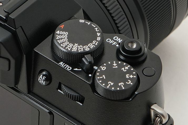 uX-T50v́uAUTO[hv𗘗pł܂BBe[h_CJłƂ́AS[hłΐF̃Ał