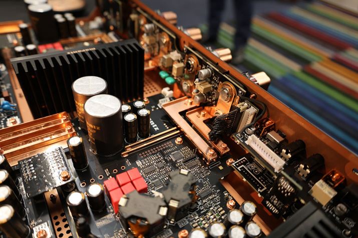 Xs[J[[q͎ʐ^̂悤ɓŃoXo[ČŒ肳ĂBXs[J[[q2gAiAŏiBBXs[J[ȂĂ͉̂iɂÂقBoHZƂ̂ƁBȃPAn[hEFA̒łςݏdȂĂ̂낤