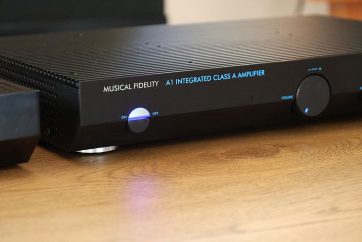 VuA1v̓dvLEDɂBuA1vƂ͂Ԃ񕶎FႤ